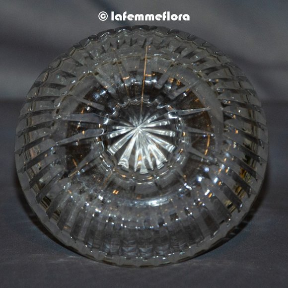 Cut Crystal Ring Holder - Picture 2 of 3